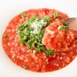 「玄米トマトリゾット」を実食してみるとトマト味が濃いくらいにトマトソースがたっぷり!