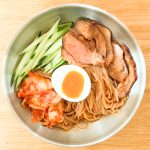 トッピングにより炭水化物だけでなく、タンパク質も豊富に摂取できるから暑い夏の味方です