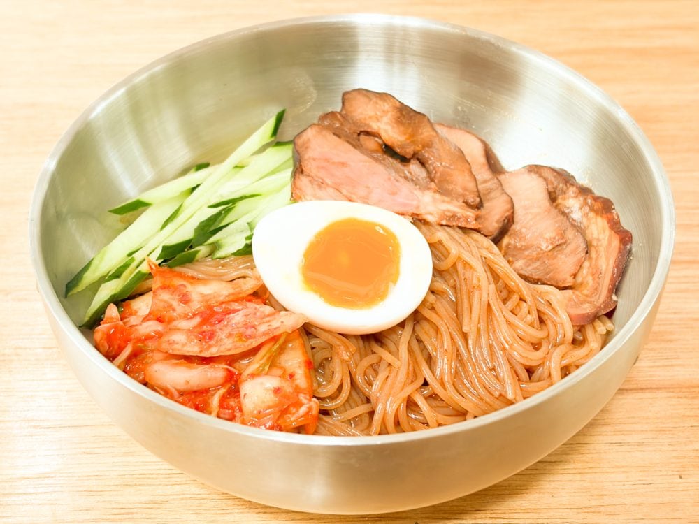 濃厚なタレが麺にしっかり絡むせいなのか、冷麺よりも食べ応えを感じます