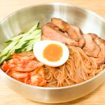 濃厚なタレが麺にしっかり絡むせいなのか、冷麺よりも食べ応えを感じます