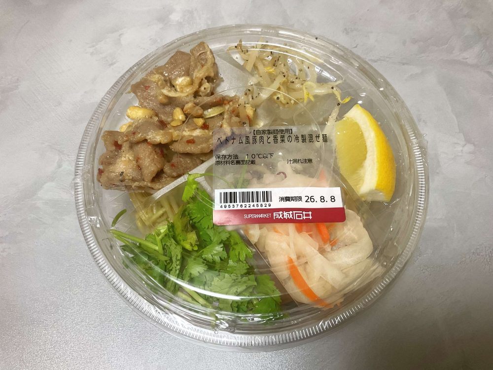 成城石井自家製、ベトナム風豚肉と香菜の冷製混ぜ麺(自家製麺使用)