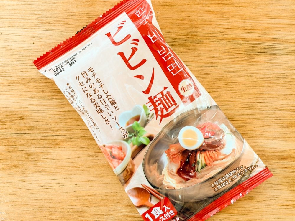 あっさりスープで食べやすい冷麺と対極にあるのが汁なしの「ビビン麺」です