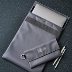 認定！新・一生モノ［小物ケース］ ペンコ キャリータイト タープラップトップスリーブ　￥4,400 キャリータイト タープペンケース　￥2,750