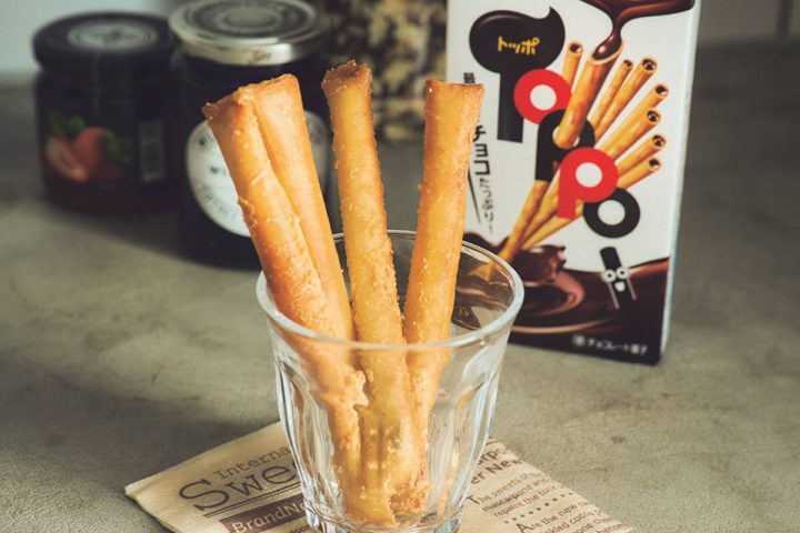 【トッポを揚げる!?】夏の新定番“凍らせるお酒”との相性抜群!市販のお菓子で作る「超簡単おつまみレシピ」が酒泥棒すぎた