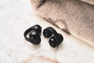 【2026上半期AV大賞】ソニー初のイヤーカフ型がぶっちぎり！画質・音質は良くて当たり前。プロが選んだ「圧倒的に使いやすい」傑作ガジェット3選