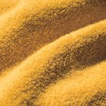 糸から開発した特許構造により、薄くて軽いのに高い吸水性を実現