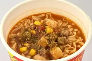即席麺マニアがガチ採点！1位はスパイスが凄い衝撃のカップヌードル、「理解を超えた味」魔改造わかめラーメン…ほか【カップ麺の人気記事ランキングベスト3】（2026年6月版）