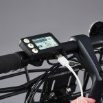 操作性と視認性に優れるスイッチパネルはUSBポートも備える