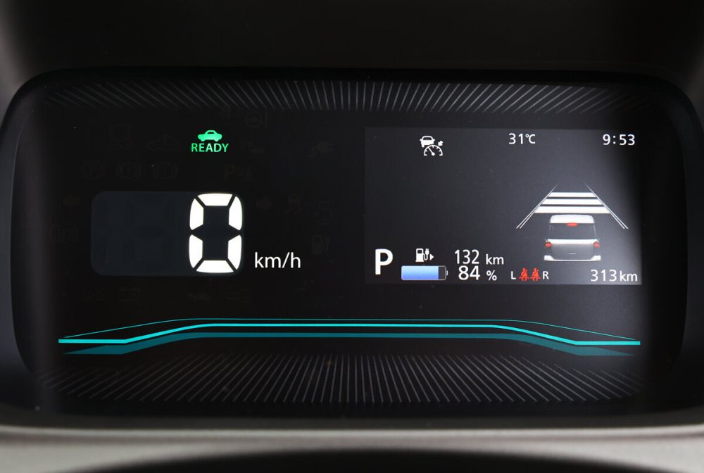 プロトタイプながら一充電当たりの航続距離は最大310kmを確保