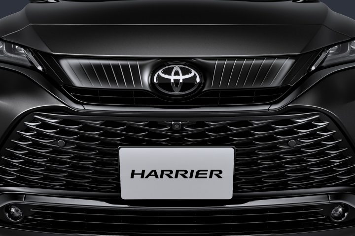 【トヨタ・ハリアー大刷新】HEV専用モデルへ一本化!全車標準装備となったAC100Vと、漆黒感が増した特別仕様車“NightShade”に迫る