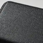 第2位:【ペッレ モルビダ】牛革の10倍丈夫なエイ革!最強コンパクト財布