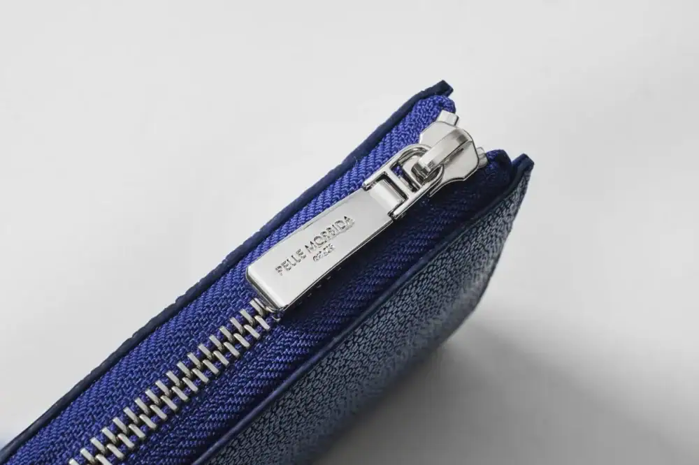 第2位：【ペッレ モルビダ】牛革の10倍丈夫なエイ革！最強コンパクト財布