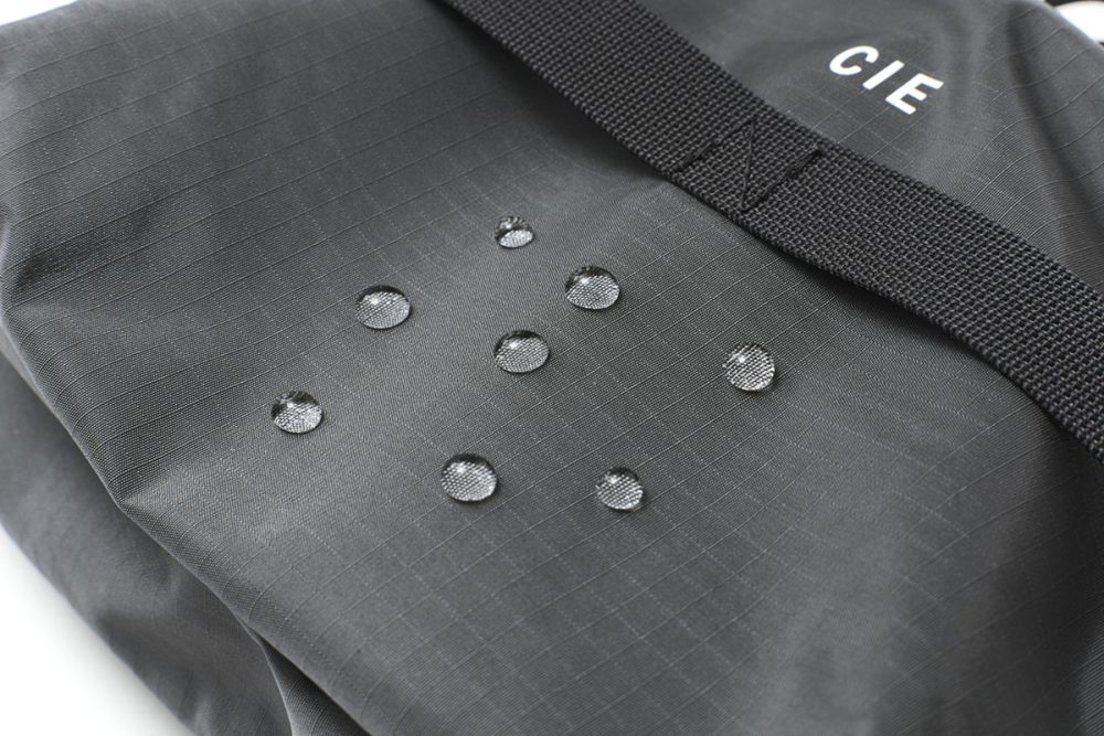 高機能2LAYER防水素材「C-TEX」を使用