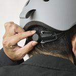 アジャスターバンドはダイヤルで頭囲の調整できるタイプ