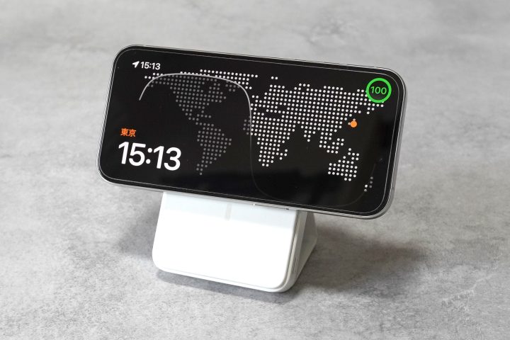 【無印良品】“わかってる”ギミック満載の「スマホスタンドになるモバイルバッテリー」が超優秀!縦横自立&同時充電の実力をマニアが本音レビュー
