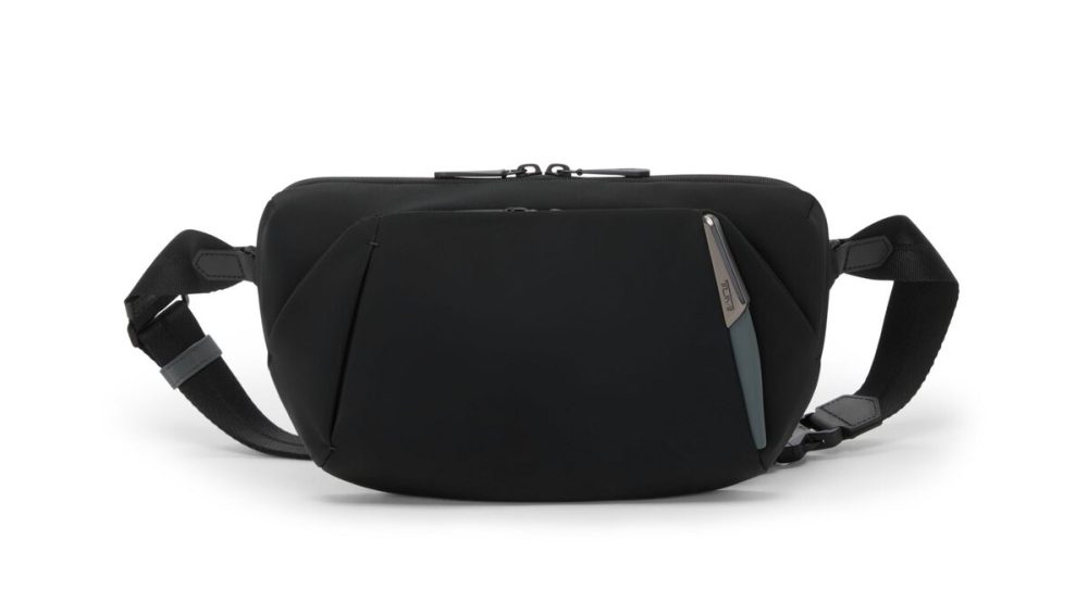 TUMI Axis ミディアム・スリング W30×H16×D7cm ¥47,300