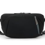 TUMI Axis ミディアム・スリング W30×H16×D7cm ¥47,300