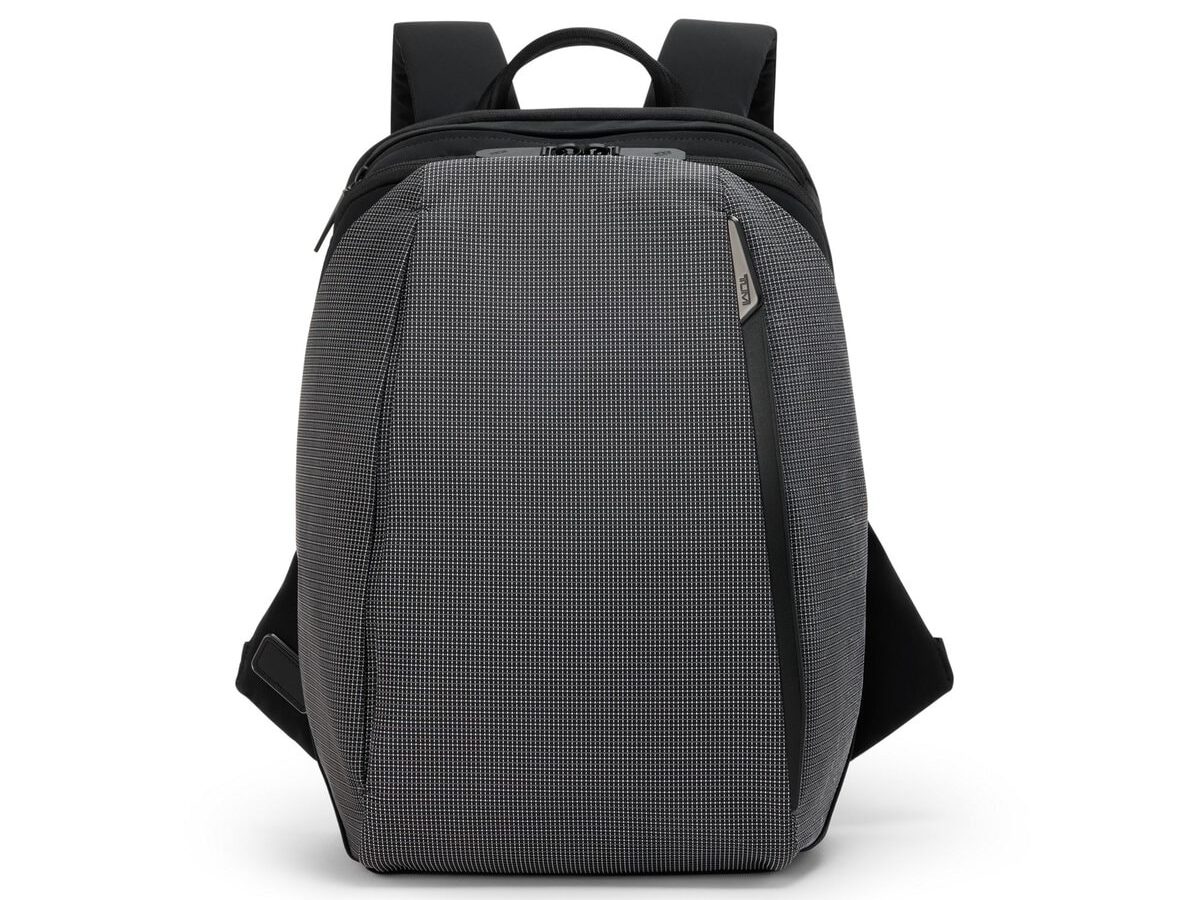 16インチPCやトラッカーも余裕】TUMIの新作が万能！「ガジェット収納に