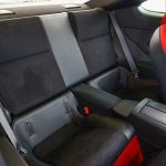 リアシートのスペースは最小限だが手荷物を置いたりと実用性は高い