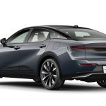 クロスオーバーではリヤのデザインを変更