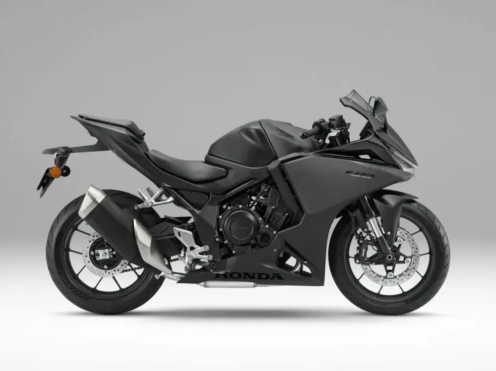 【第2位】ホンダ「CBR400R FOUR E-Clutch」|直4×クラッチ不要の次世代スポーツ機