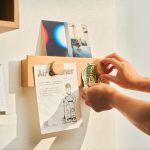 壁に付けられる家具 長押マグネット付き　「出かけるときに目に付く場所に設置して、買い物メモやクーポンなどを置いています。サッと取れるのが便利！」（金山さん）