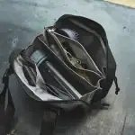 第3位：【荷物を詰めても膨らまない!?】500mlボトルも入るシャカ付録「じゃばら式4層ショルダー」