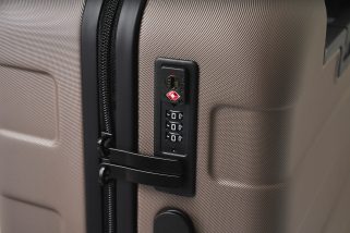 【無印良品で即解決】旅行の「荷物と収納」悩みが消滅！大定番キャリーケースの進化版ほか 傑作トラベルグッズ3選を徹底解説