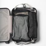 スーツケースの少しの隙間にスポッ！
