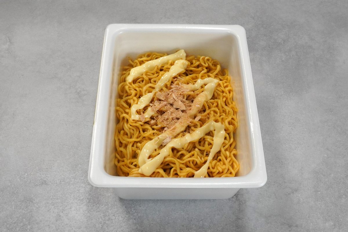 まるか食品 ペヤング マヨツナカレー味やきそば