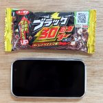 ブラックサンダーと同サイズ！ SNSで話題となっている超コンパクトスマホを試してみた！