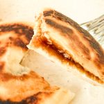 「黒糖とピーナッツの素朴なソース」のホットクは甘すぎないけどコクがあってクセになるおいしさ
