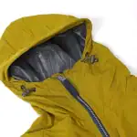 第2位:【ワークマン3,900円】ゲリラ豪雨を乗り切る「バッグインレインジャケット」