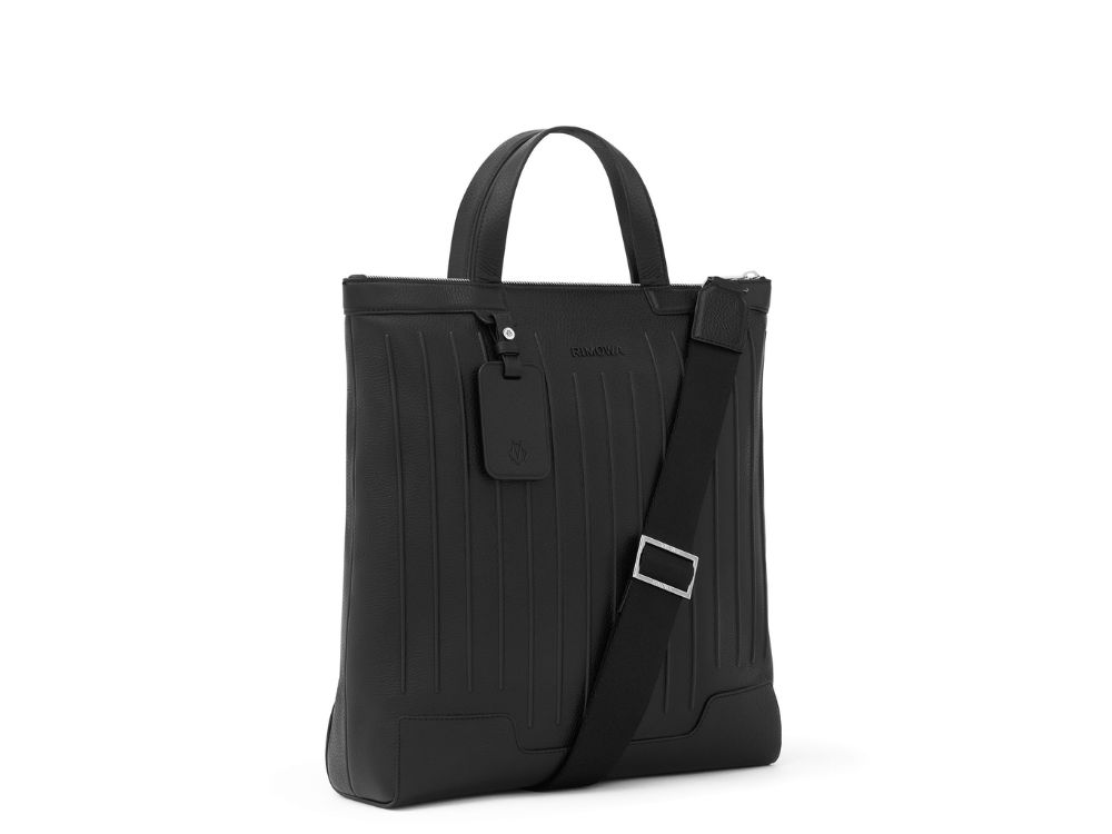 リモワ「ジップド トートバッグ」¥325,600/H36×H36×D10㎝
