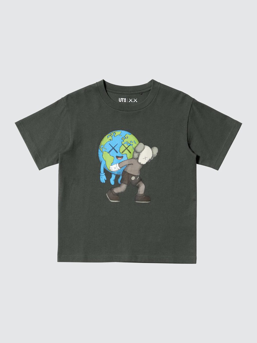 UT「KAWS UNIVERSE Tシャツ（KIDS）」￥990