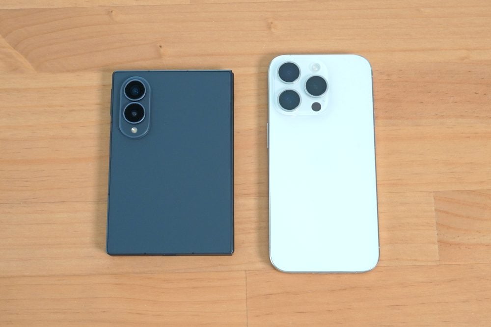 iPhone15Proとのサイズ比較。