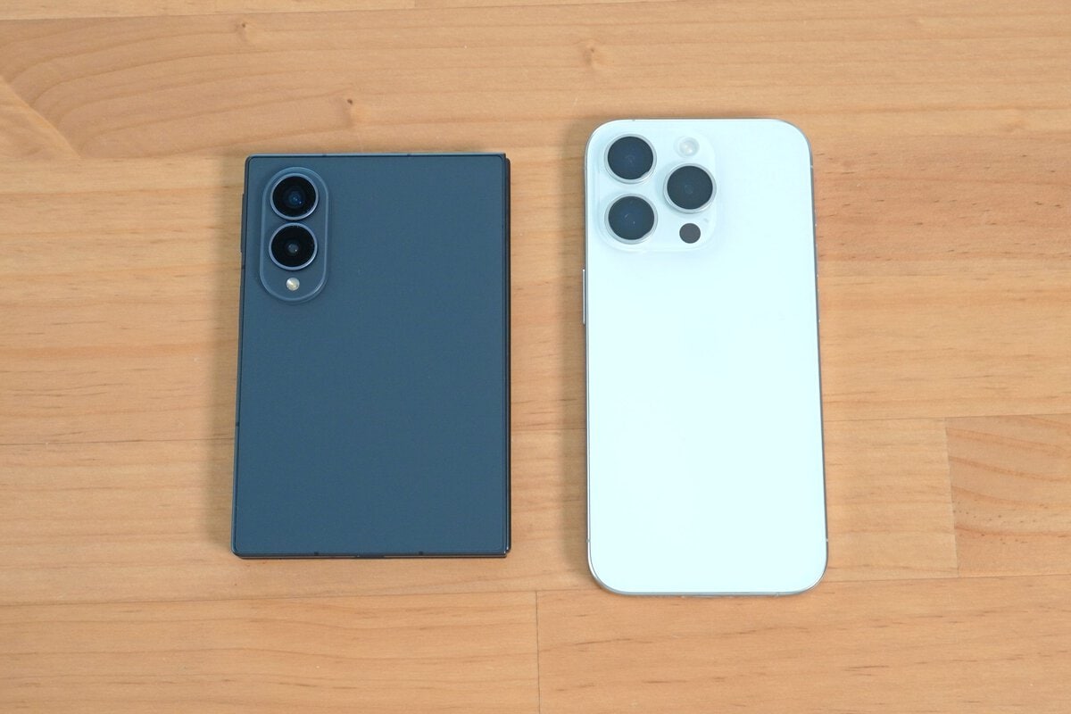 iPhone15Proとのサイズ比較。