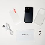 付属品として、USB Type-Cケーブル、スマホカバー（クリア）、スクリーンプロテクターがセットになっています