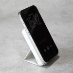 充電しないときでもスマホスタンドとして使えます