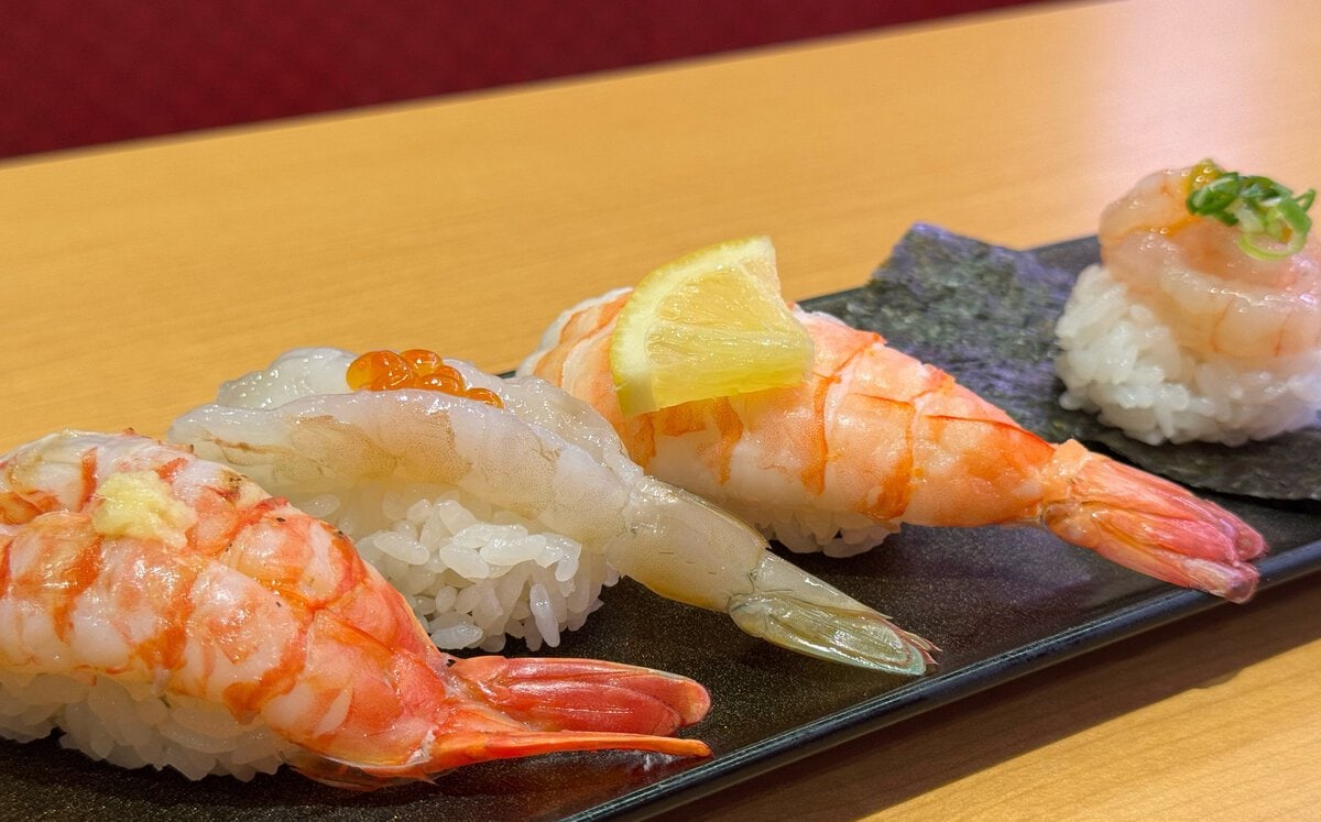 4種の天然えびを贅沢に食べ比べできる、えび好きにはたまらない圧巻の一皿！