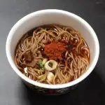 第1位:和風だし×激辛の衝撃!特製辛鰹粉が効いた「日清の辛どん兵衛」2種