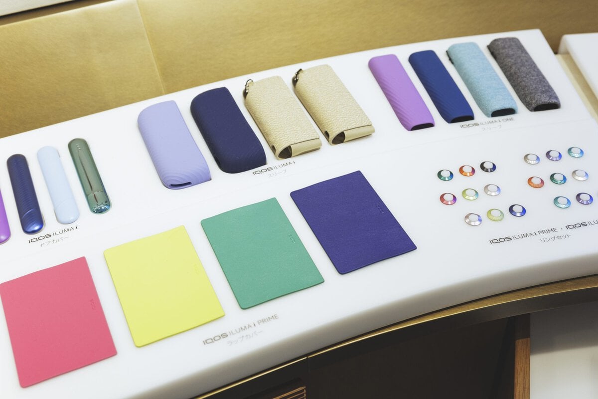 IQOS フラッグシップ 銀座 1階 プロダクトウォール フィリップ モリス インターナショナルの製品を展示 販売