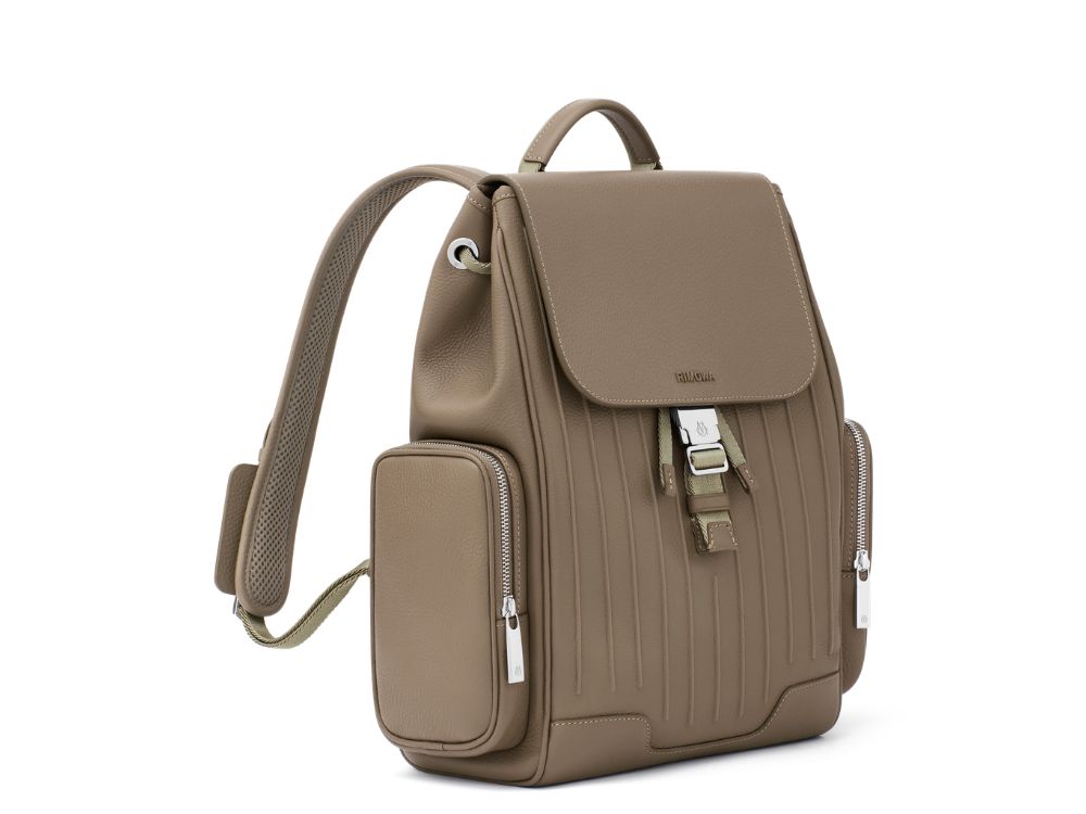 リモワ「フラップバックパックスモール」¥305,800/H36×W30.5×D13㎝