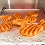 「スパイシーポテトワッフルカット」は油で揚げず、オーブントースターでの調理も可能