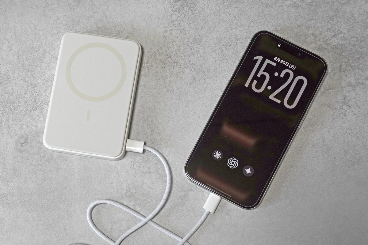 USB-Cでスマホに給電中