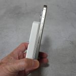 マグネットでケーブルレスで充電可能