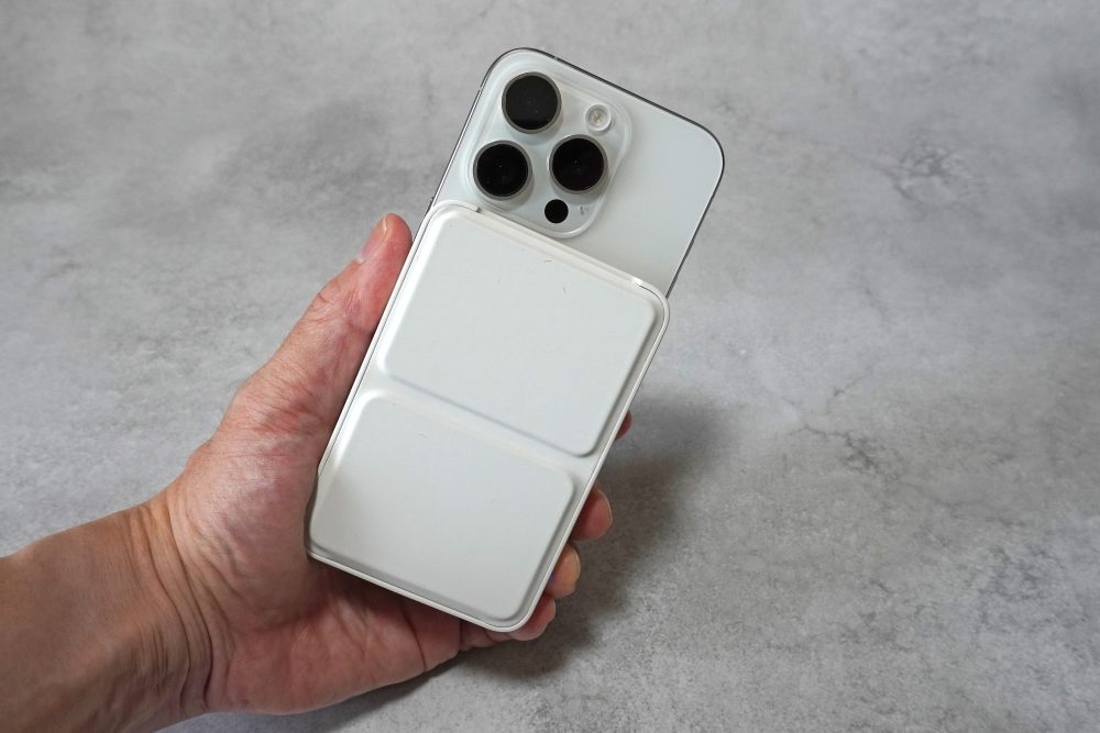 スマホに密着します