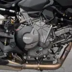 第2位：【ドゥカティ】400ccサイズに890ccエンジン！反則級の「モンスター＋」
