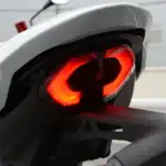 第2位：【ドゥカティ】400ccサイズに890ccエンジン！反則級の「モンスター＋」