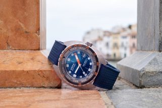 【ステンレスより40％軽量なチタン】DOXAの300m防水ダイバーズが進化！一生モノの傑作を解説